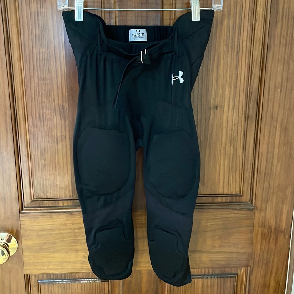 Under Armor Yourh Large integrated pad football pants